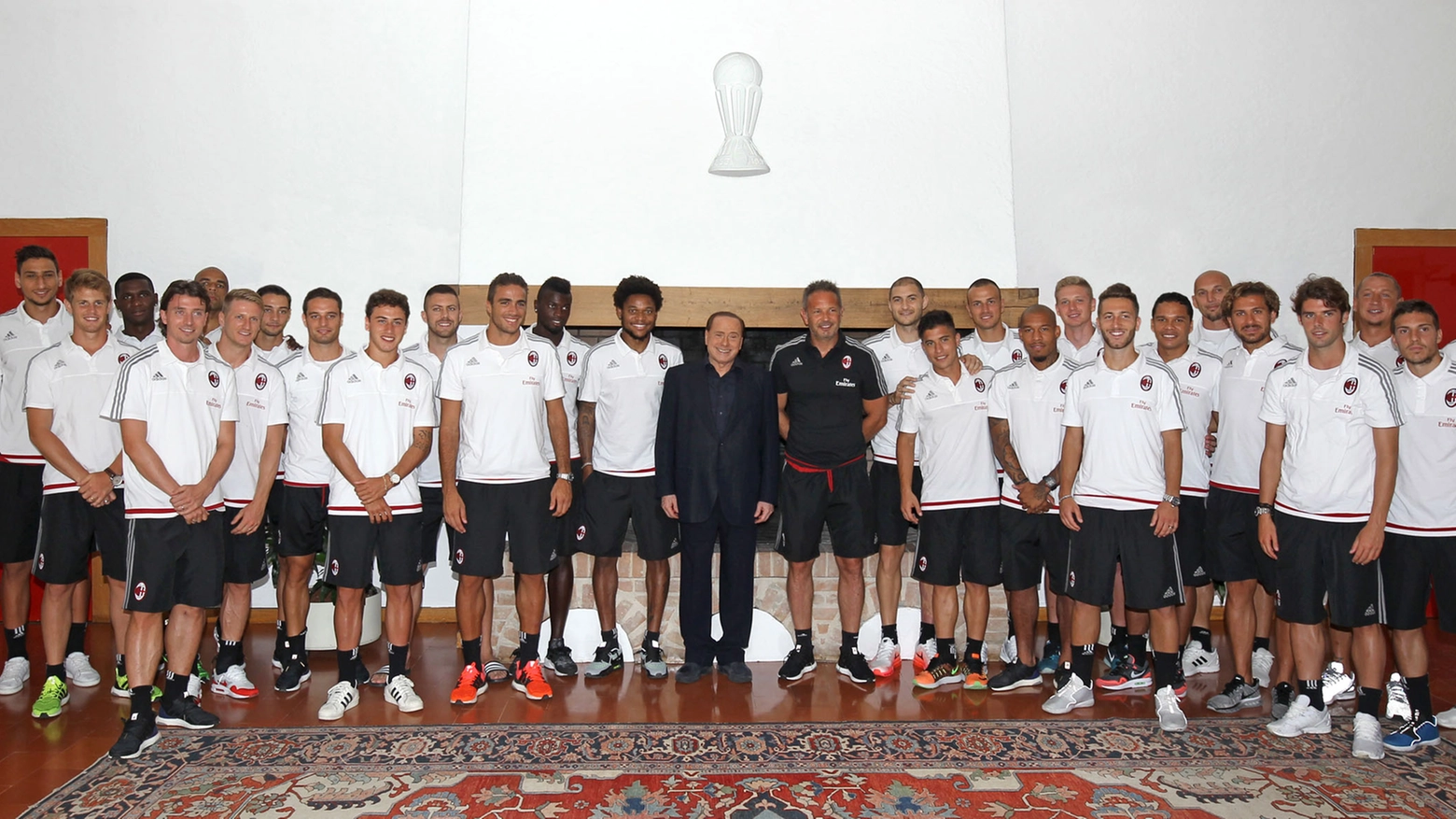 Milan, foto di gruppo con il presidente Berlusconi (Buzzi)