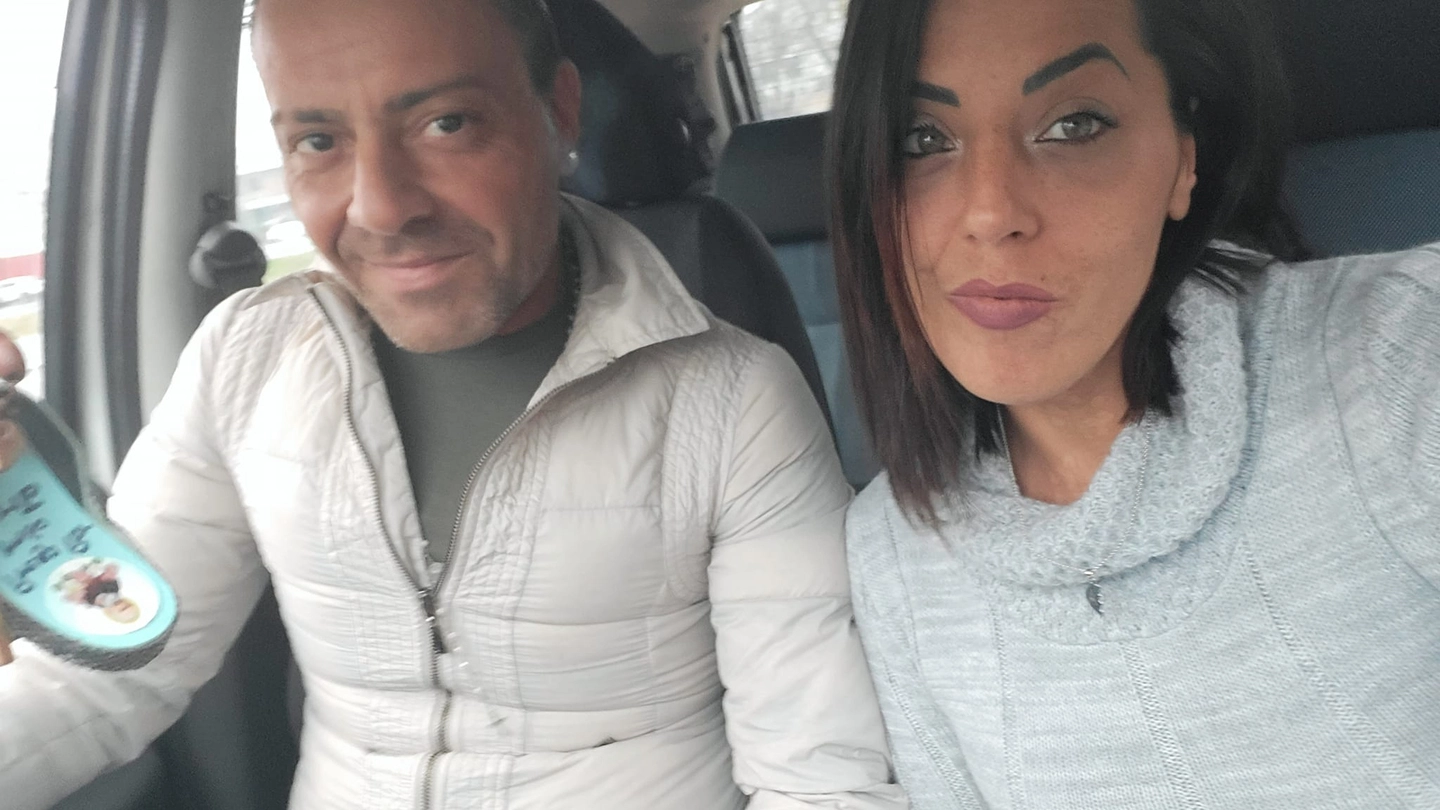 Samantha Migliore, 35 anni, insieme con suo marito: la coppia si era sposata un mese fa