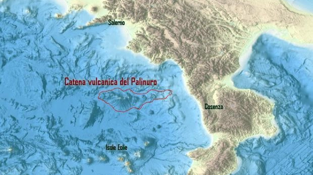 La mappa elaborata dall'Ingv della catena di 15 vulcani sommersi nel Tirreno (Ansa)