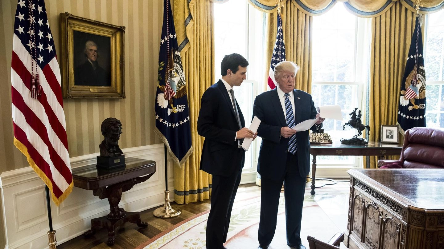 Donadl Trump e Jared Kushner nello Studio Ovale