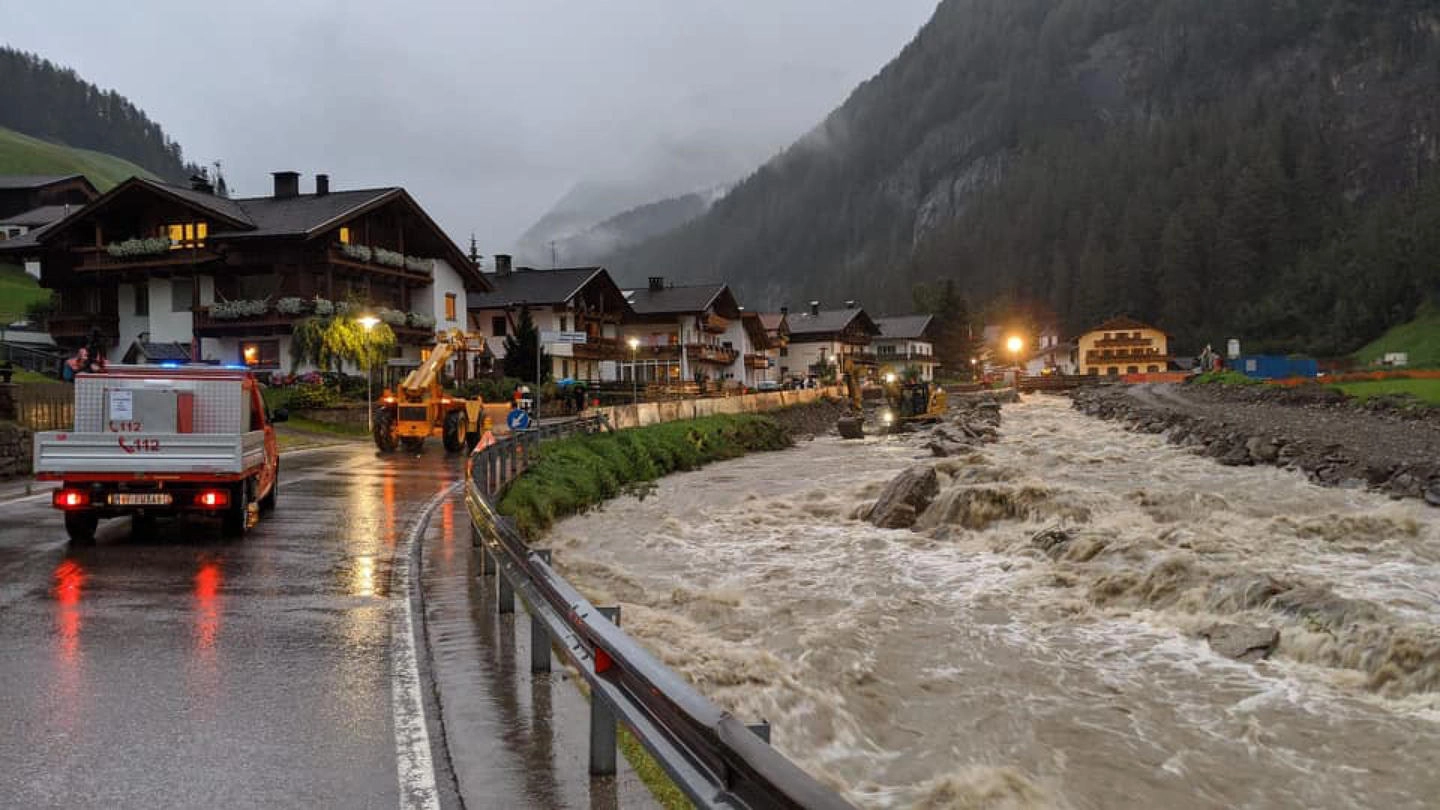 i danni dell'ultima ondata di maltempo in Alto Adige (Ansa, Vigili del Fuoco)