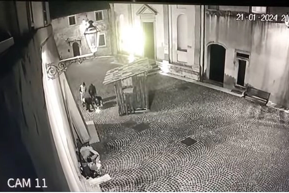 Un fermo immagine del video ripreso dalle telecamere del monastero delle suore Benedettine di Boville Ernica