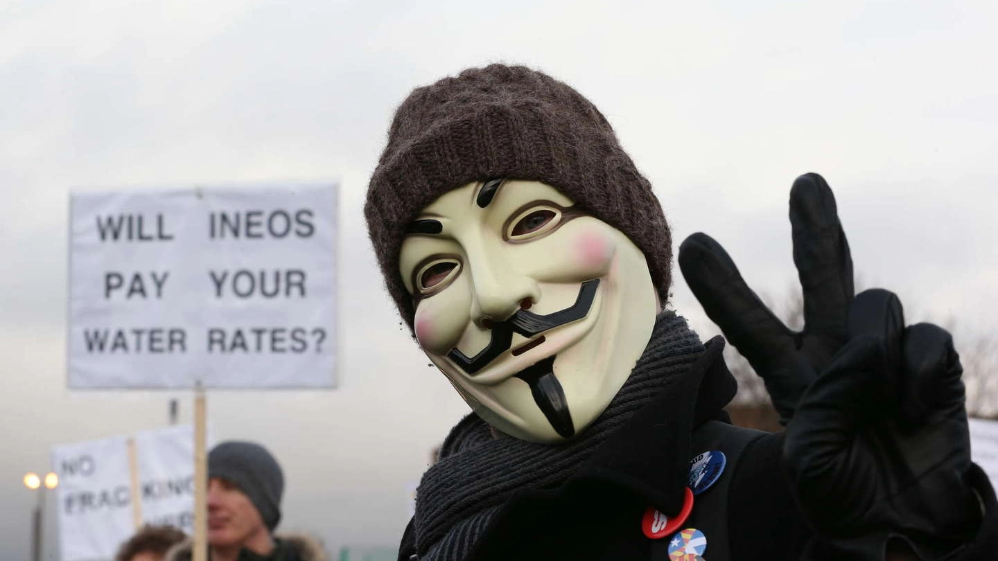 Una maschera di Anonymous (Olycom)