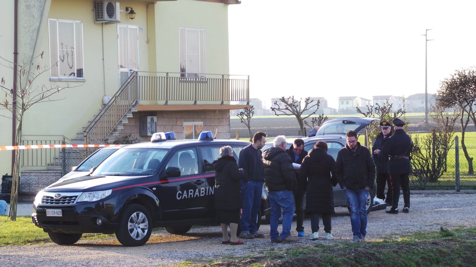 Carabinieri davanti alla casa del delitto