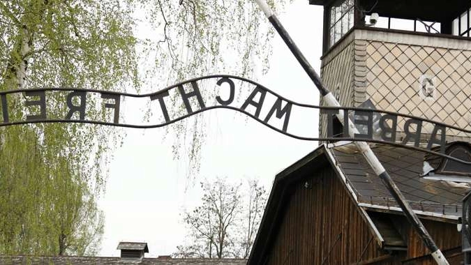 Ass. presidi, scuole visitino Auschwitz