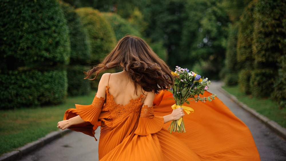 Il tangerine tango, arancione intenso di moda nell'estate 2019