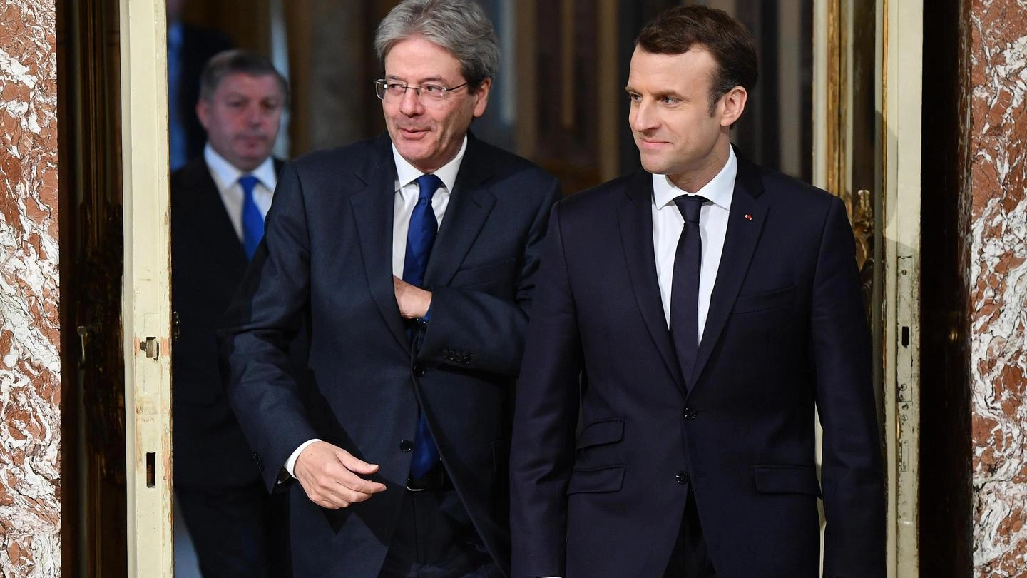 Italia-Francia, Paolo Gentiloni ed Emmanuel Macron (foto Ansa)