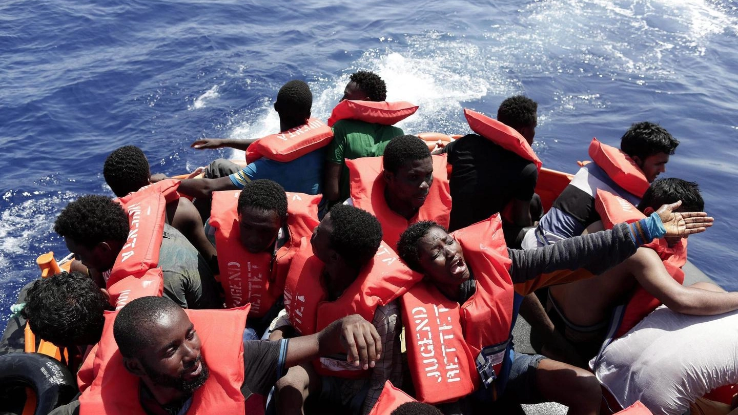 Alcuni migranti portati in salvo (Ansa)