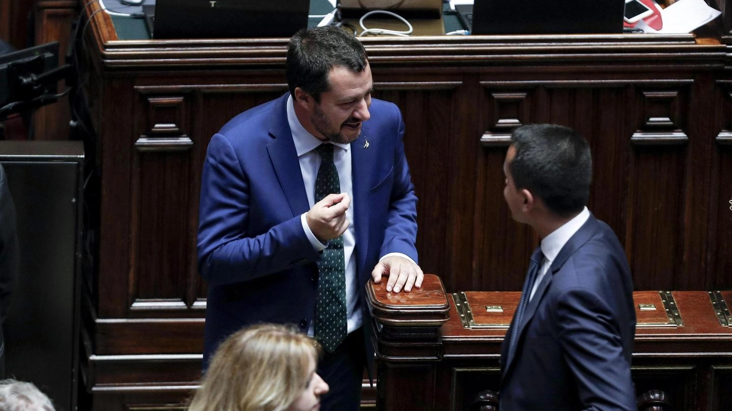 Matteo Salvini e Luigi Di Maio nell'Aula di Montecitorio (Ansa)