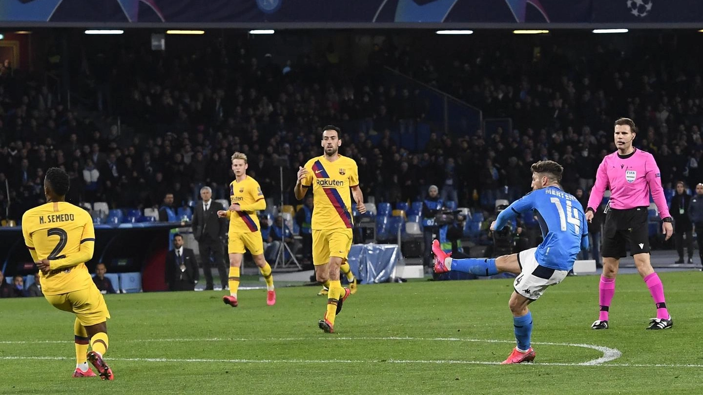 Napoli-Barcellona 1-1, il gol di Mertens (Ansa)