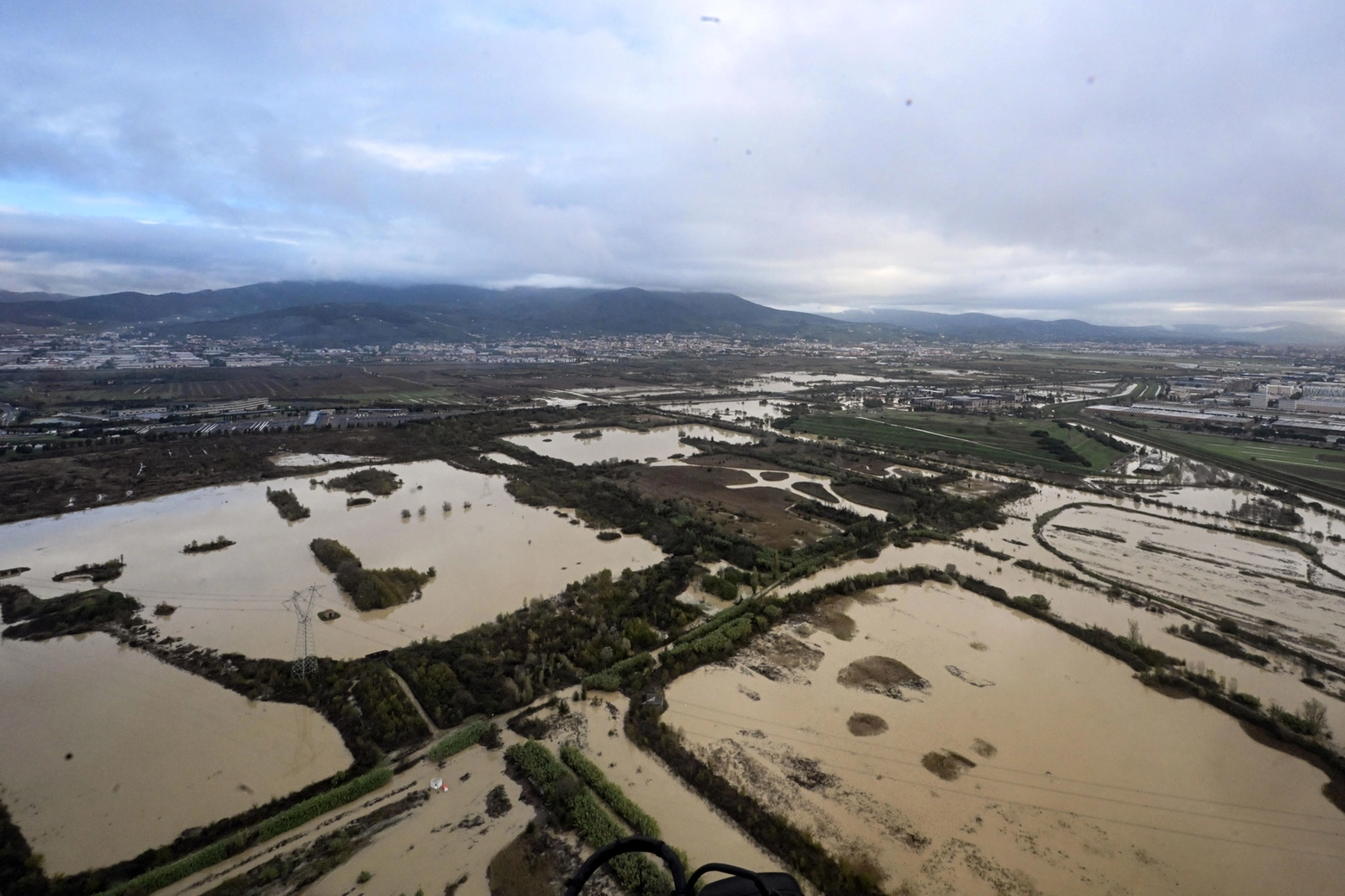 Alluvione in Toscana, una veduta aerea di Campi Bisenzio (Ansa)