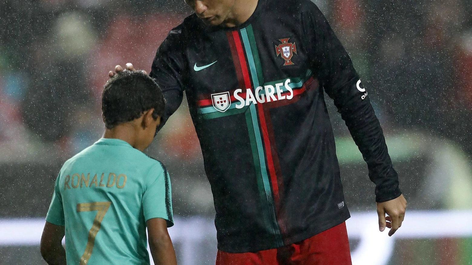 Cristiano Ronaldo con il figlio Cristianinho (Ansa)