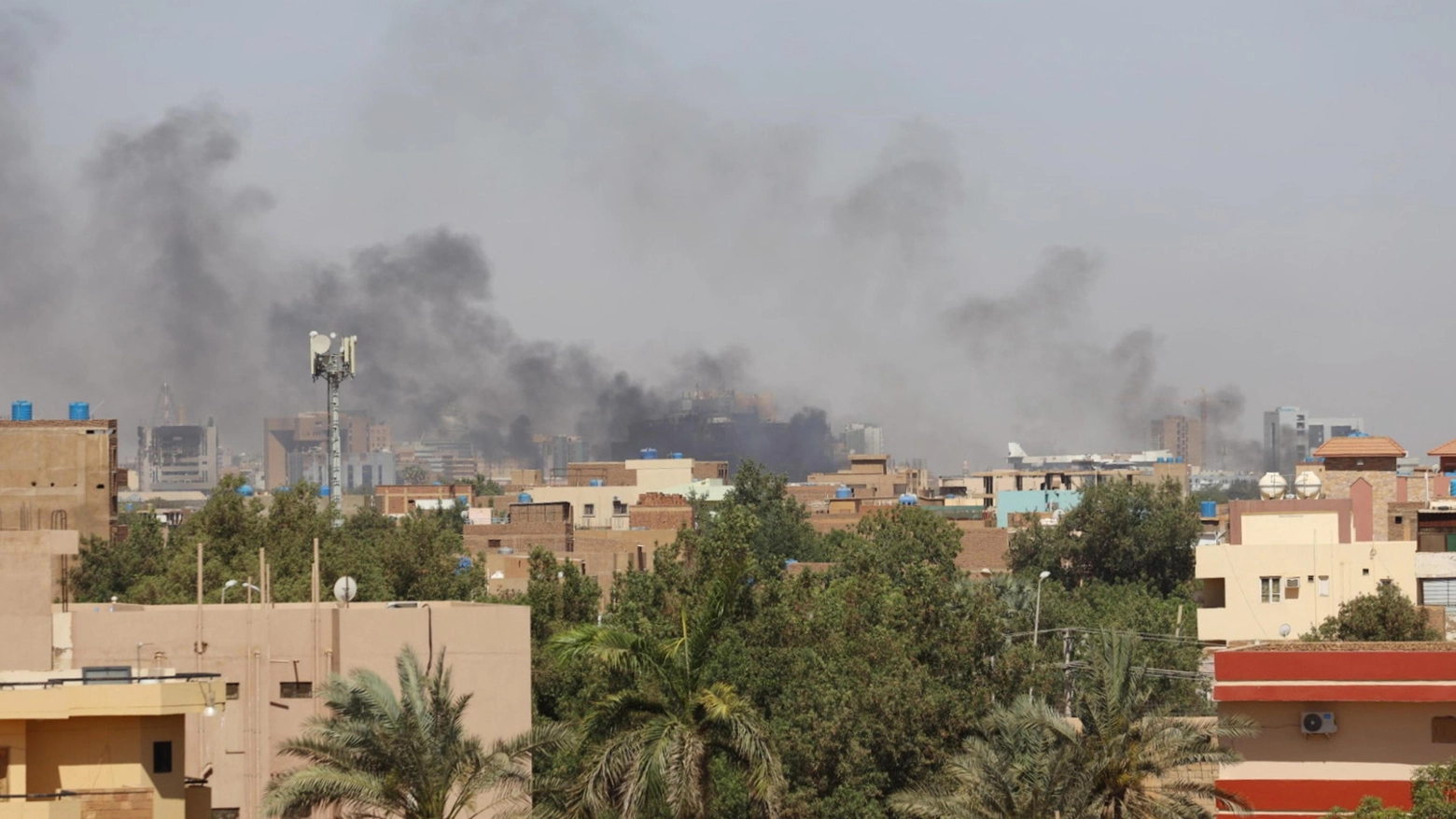 Sudan: nuovi bombardamenti, colpito il centro di Khartoum