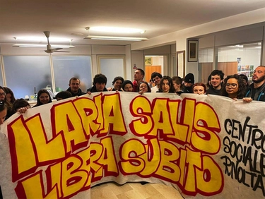 “Ilaria Salis libera subito”: blitz al consolato d’Ungheria a Venezia di 30 attivisti