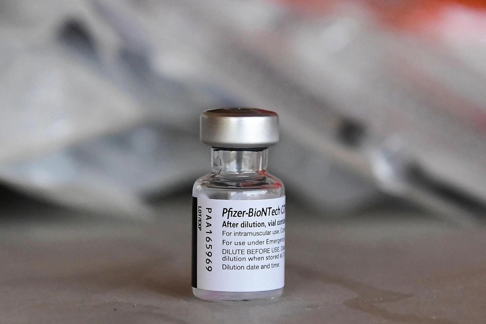 Una fiala del vaccino Pfizer-Biontech