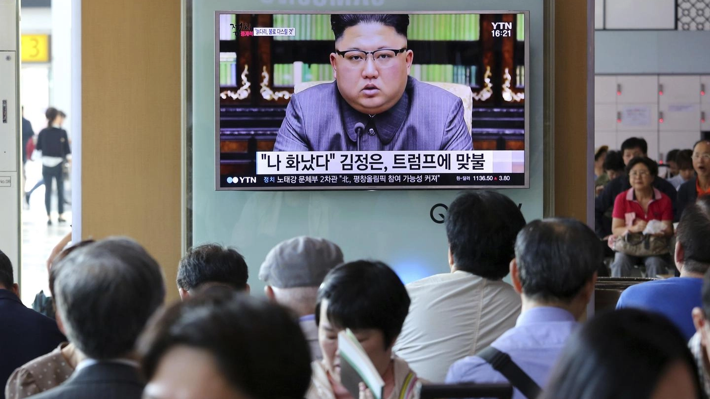 Corea del Nord, un'immagine in tv del leader Kim Jong-un (Ansa)