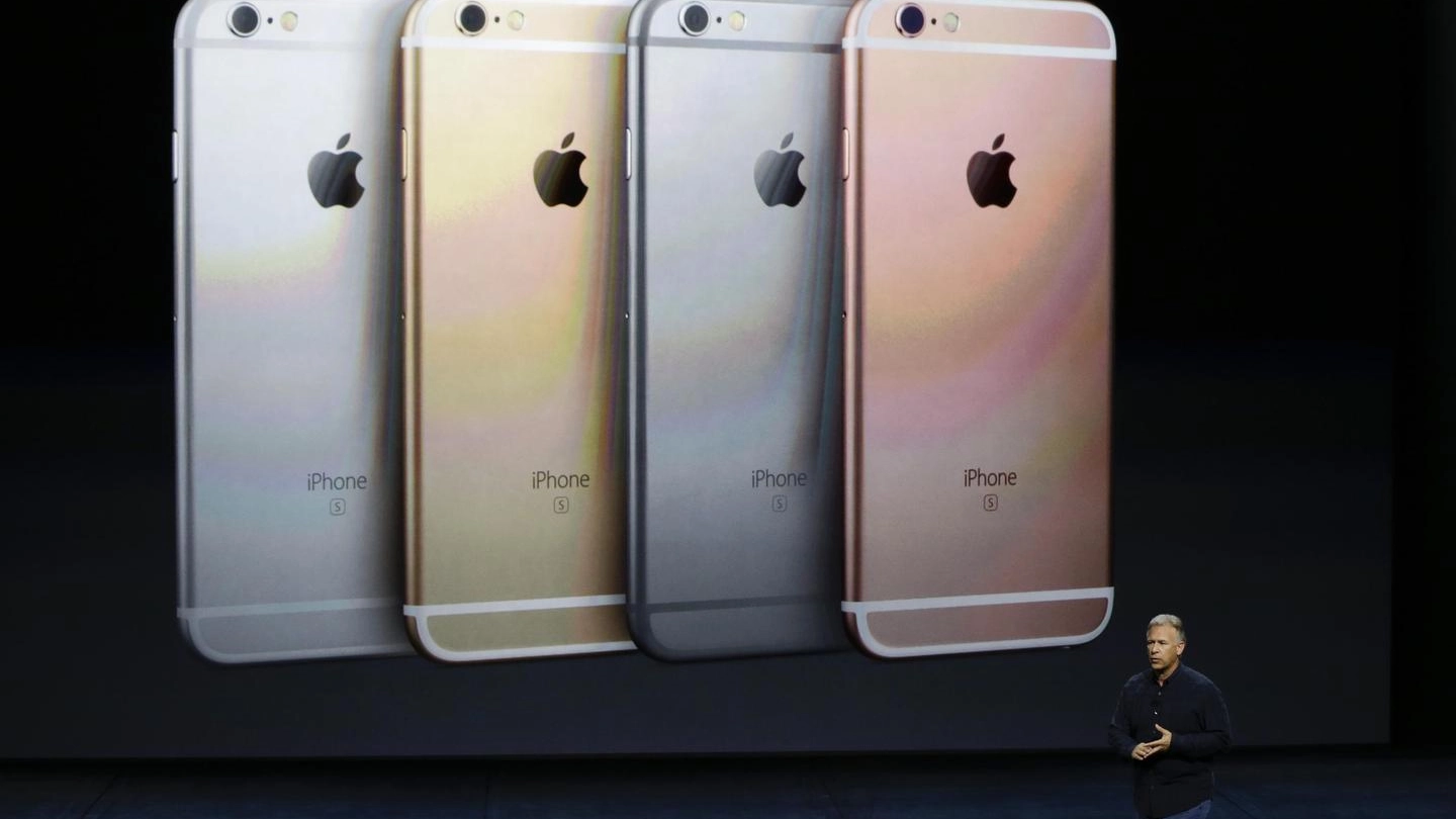 iPhone 6s in quattro colori (Ansa)