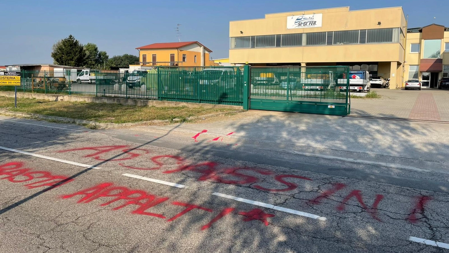 Brandizzo: scritta 'assassini' davanti all'azienda vercellese