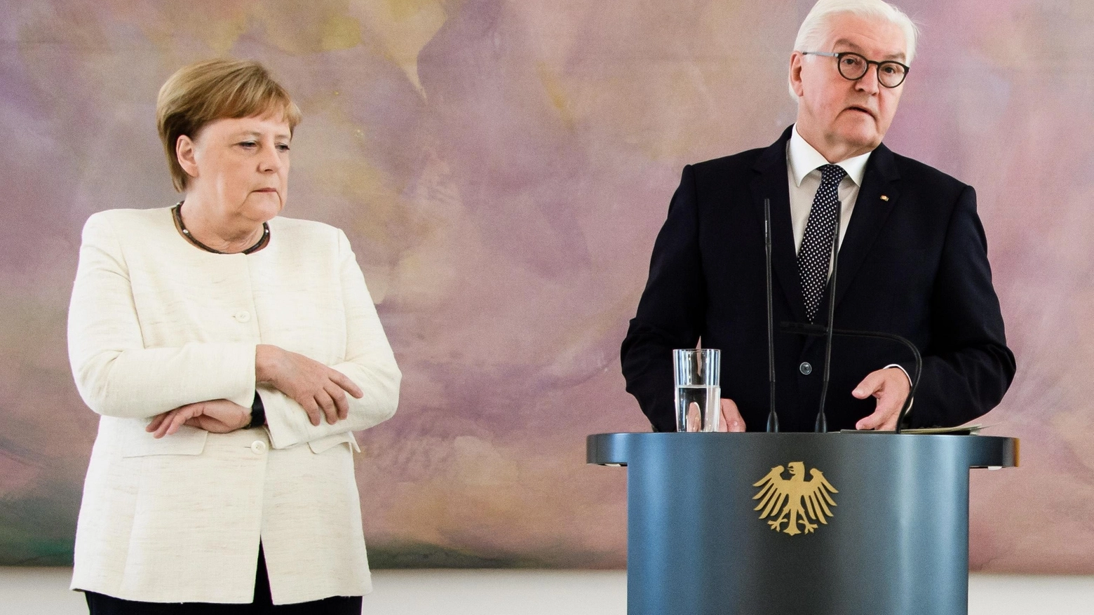 Il secondo malore della Merkel (EPA)