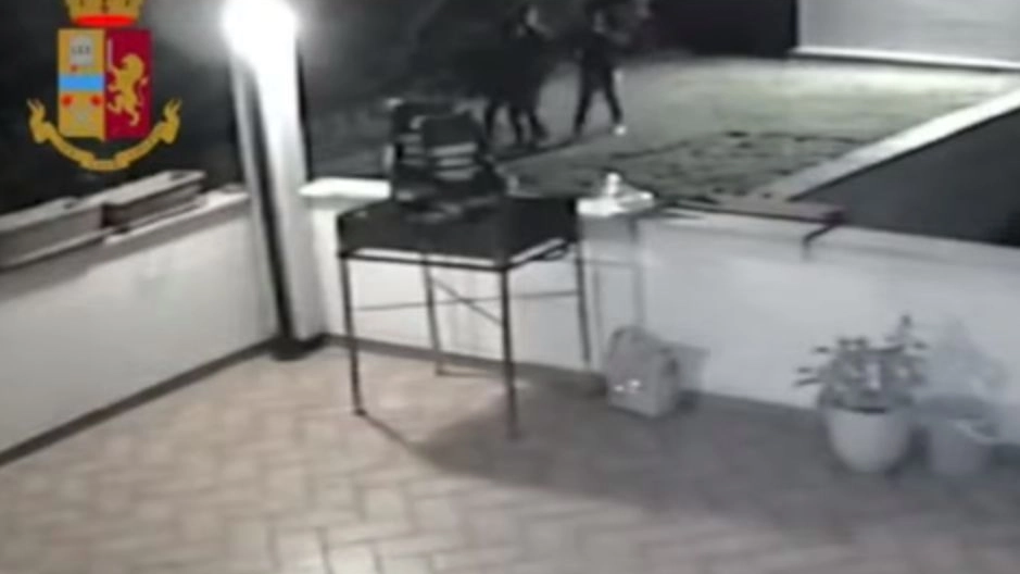 Fermo immagine dal video diffuso dalla polizia sulla aggressione a Matera 