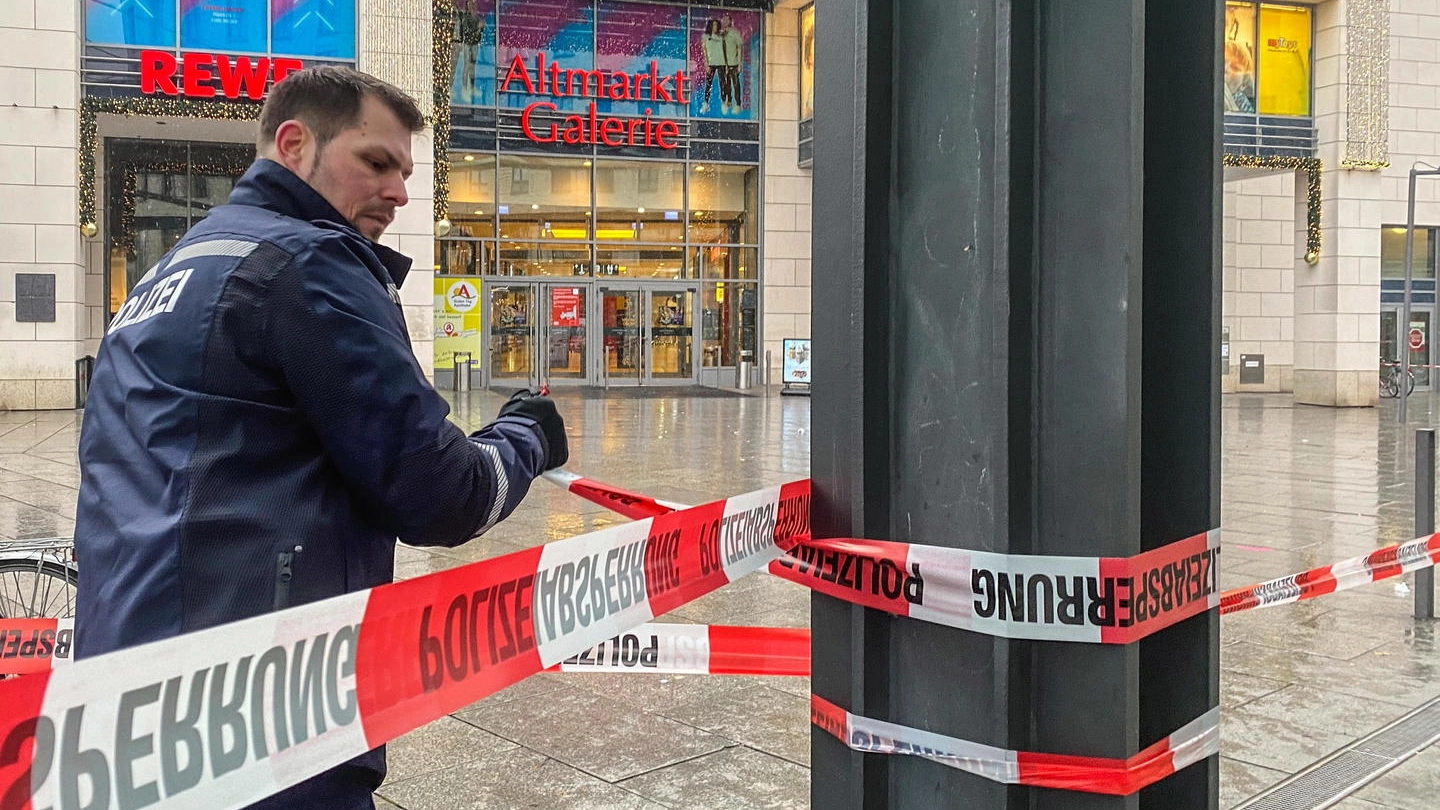 L'area del centro commerciale di Dresda blindata dalle forze dell'ordine