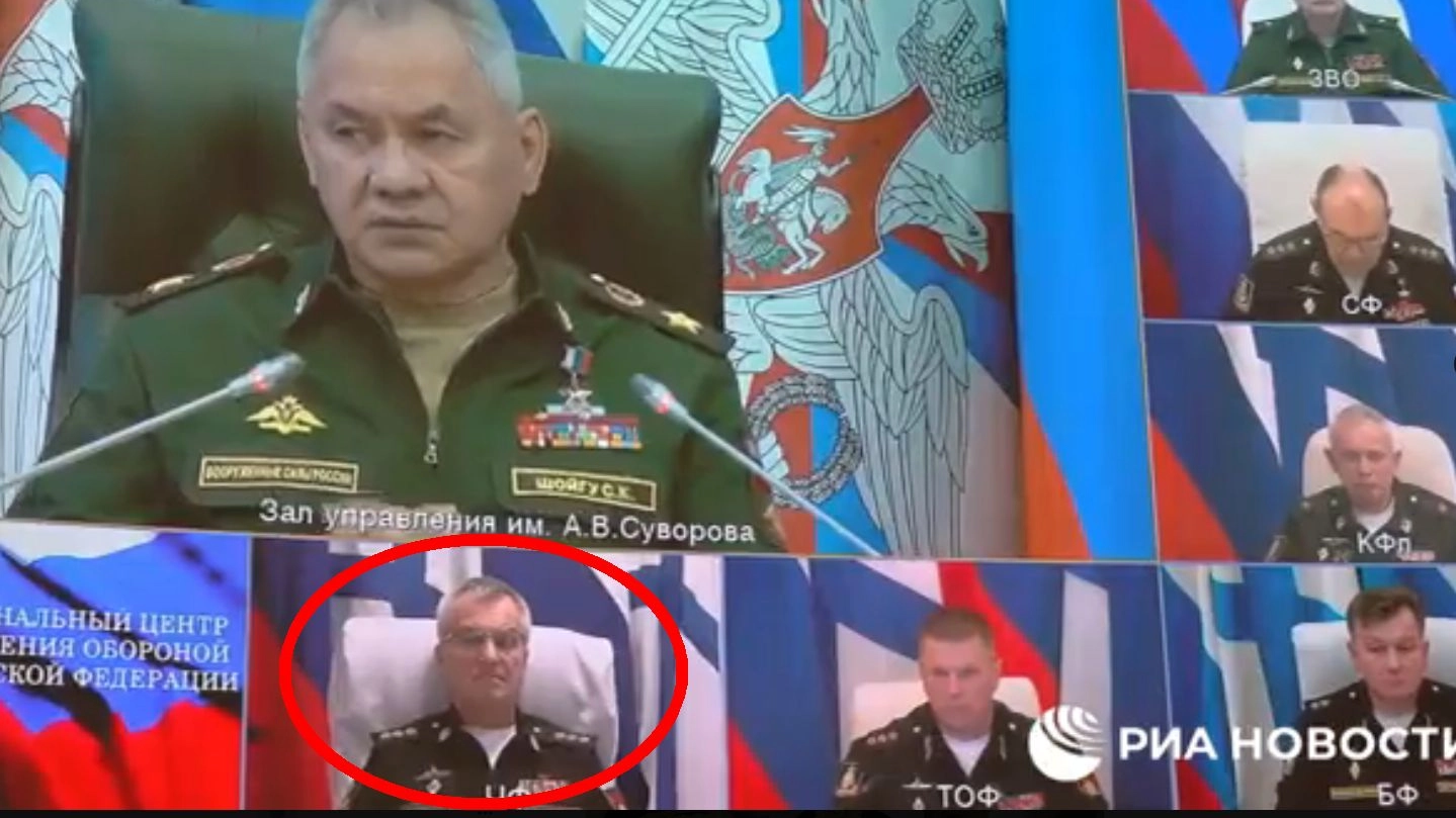 L'ammiraglio Viktor Sokolov apparso oggi in video a una riunione con il ministro della Difesa Serghei Shoigu.