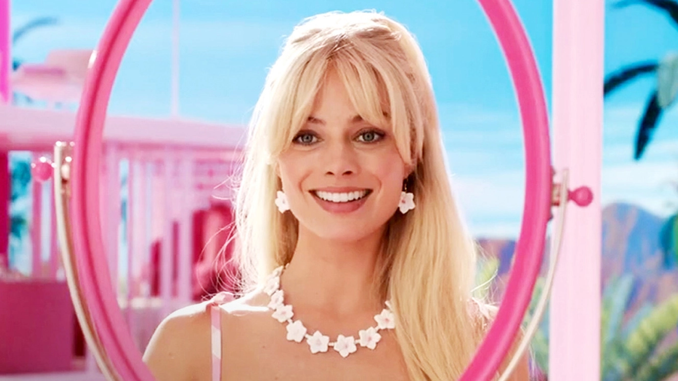 Margot Robbie in una scena del film "Barbie" (2023)