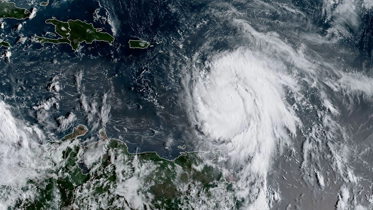 Uragano Maria, nel immagini satellitari del Noaa (Afp)