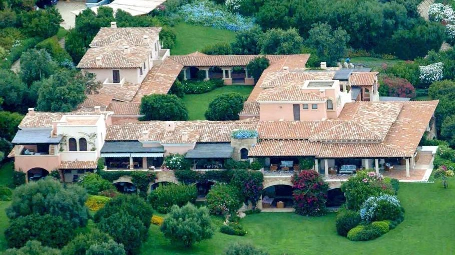 Il patrimonio di Berlusconi. In vendita gli immobili di lusso. Ma Arcore non si tocca