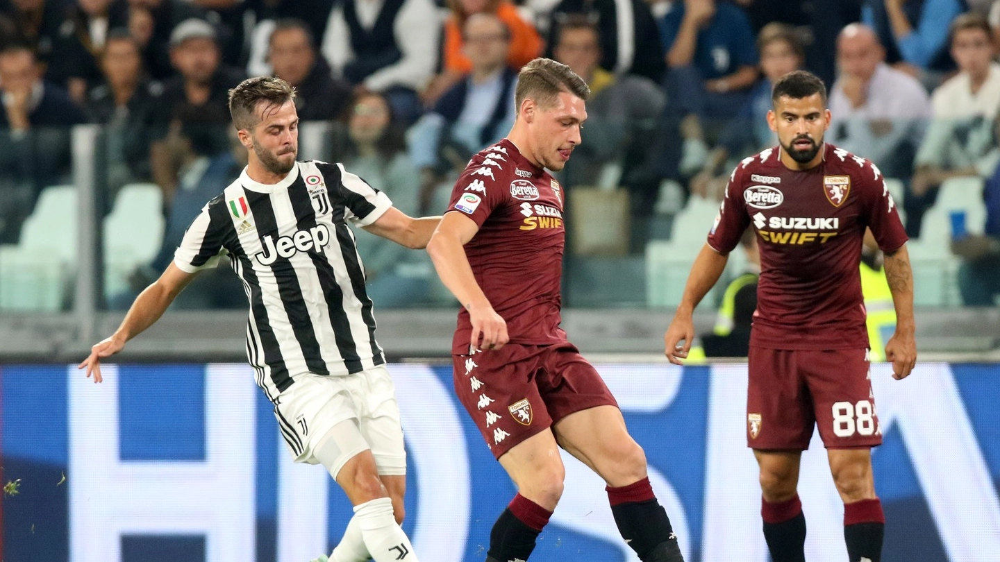 Miralem Pjanic, Juventus, affronta Andrea Belotti, Torino (Newpresse)