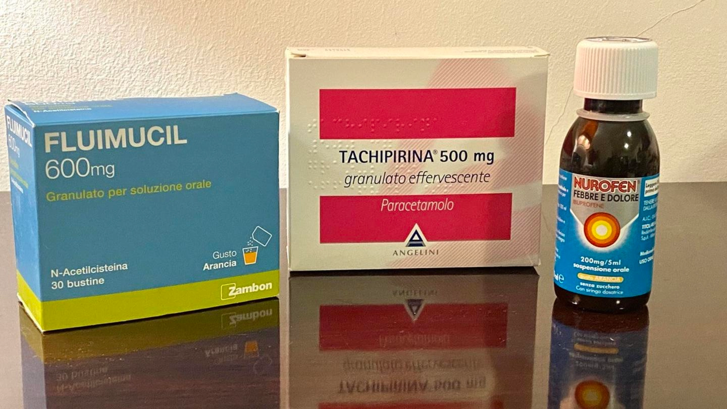 Confezioni di Fluimucil, Tachipirina e Nurofen (Ansa)