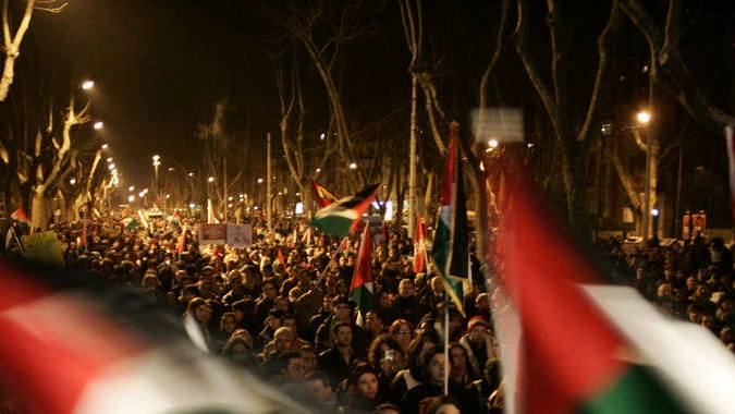 Rissa sfiorata per bandiera palestinese