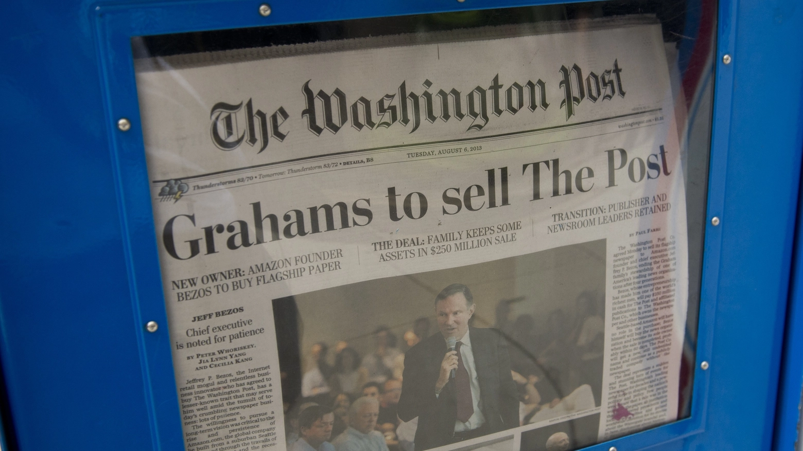 La copertina del Washington Post dopo l'annuncio della vendita (AFP) 