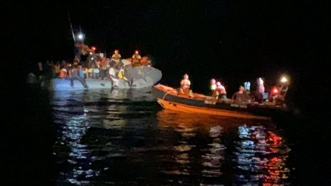 I migranti soccorsi da una nave di Open Arms (Dire)