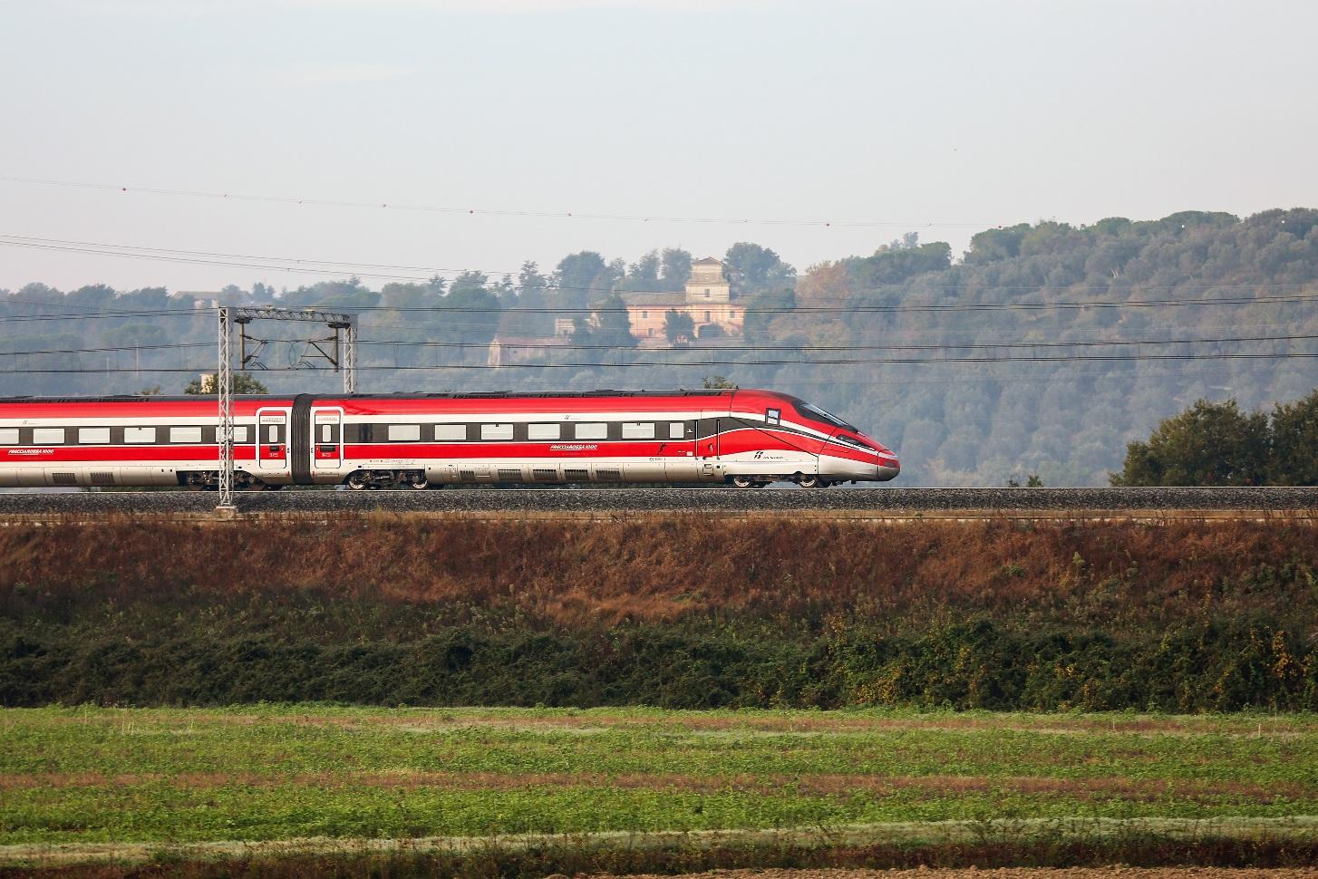 Caos treni oggi per un guasto sull’Alta Velocità Napoli Roma, ritardi di oltre un’ora e fermate soppresse