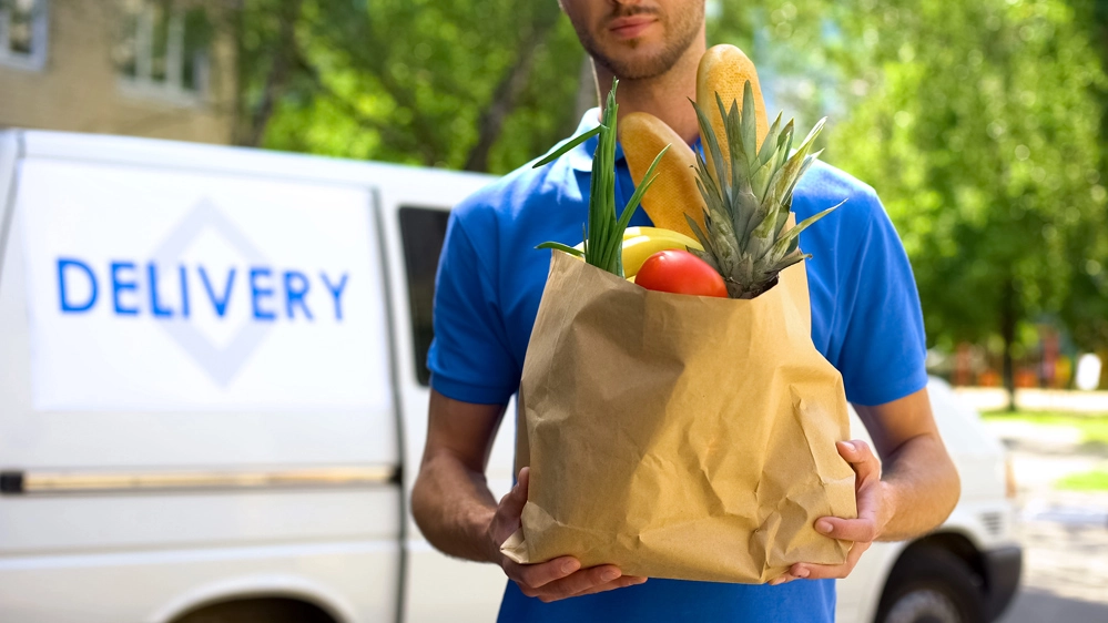 La consegna a domicilio dal supermercato locale ha l'impatto ambientale minore