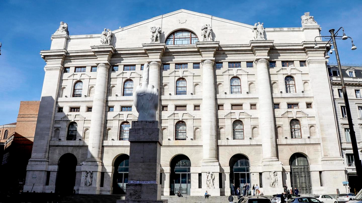 Il palazzo di Borsa italiana a Piazza Affari (Ansa)