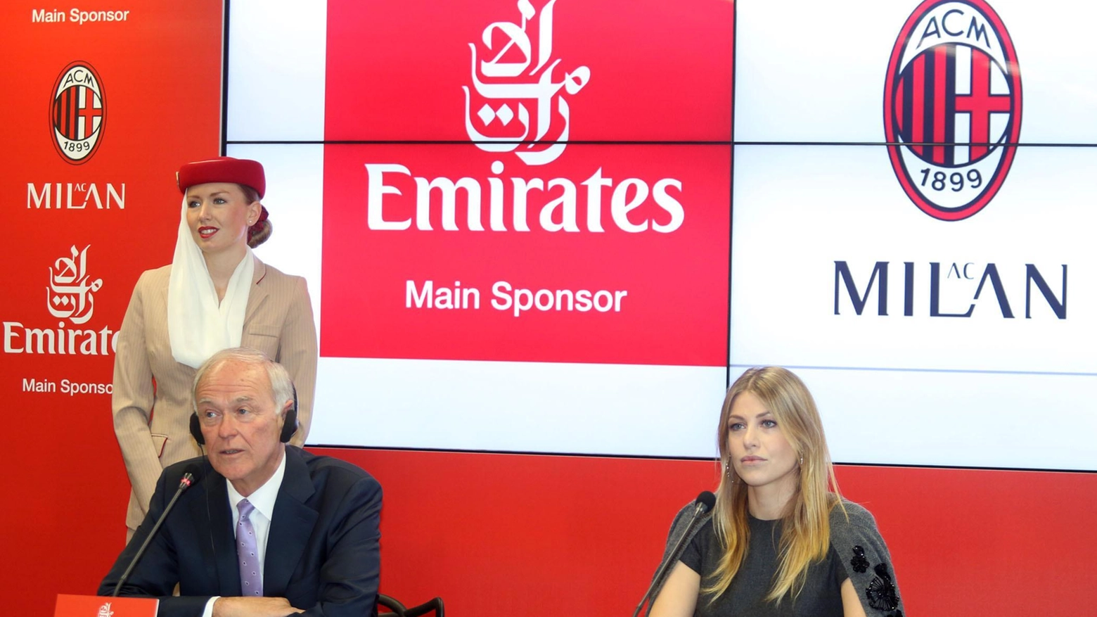 Tim Clark, presidente e ceo della compagnia aerea Emirates, con Barbara Berlusconi (ansa)