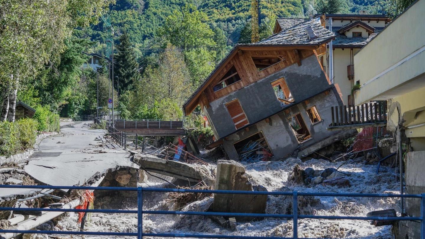 I danni dell'ultima ondata di maltempo a Limone Piemonte, Cuneo (Ansa)
