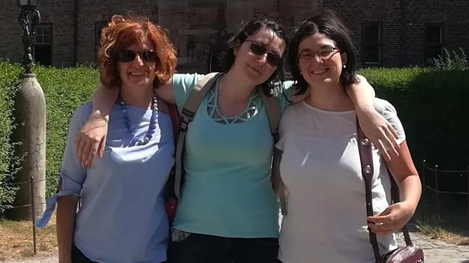 Da sinistra, Laura Ziliani, 55 anni, e le figlie Paola Zani, 19 anni, e Silvia Zani, 27