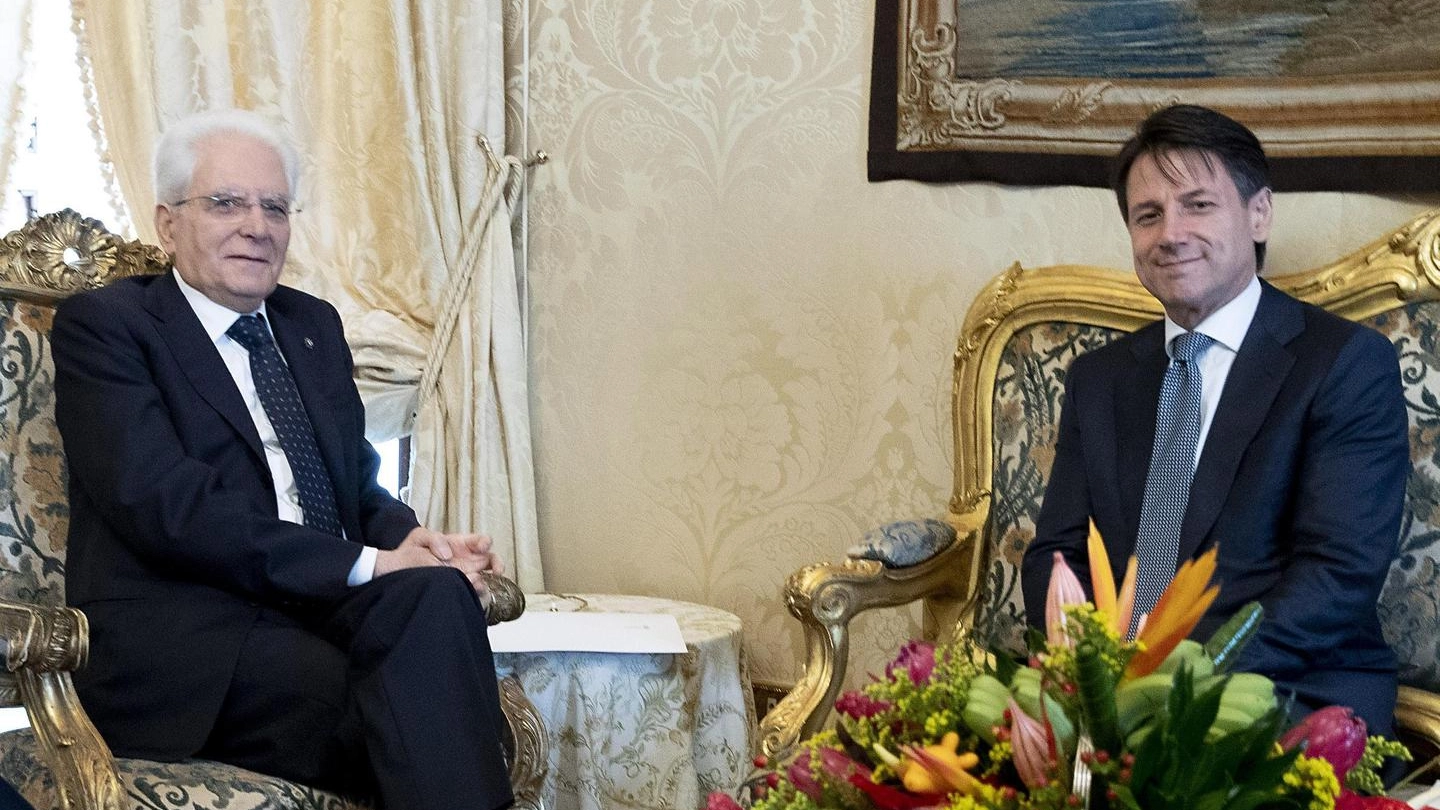 Il presidente Mattarella e il premier incaricato Conte (Ansa)