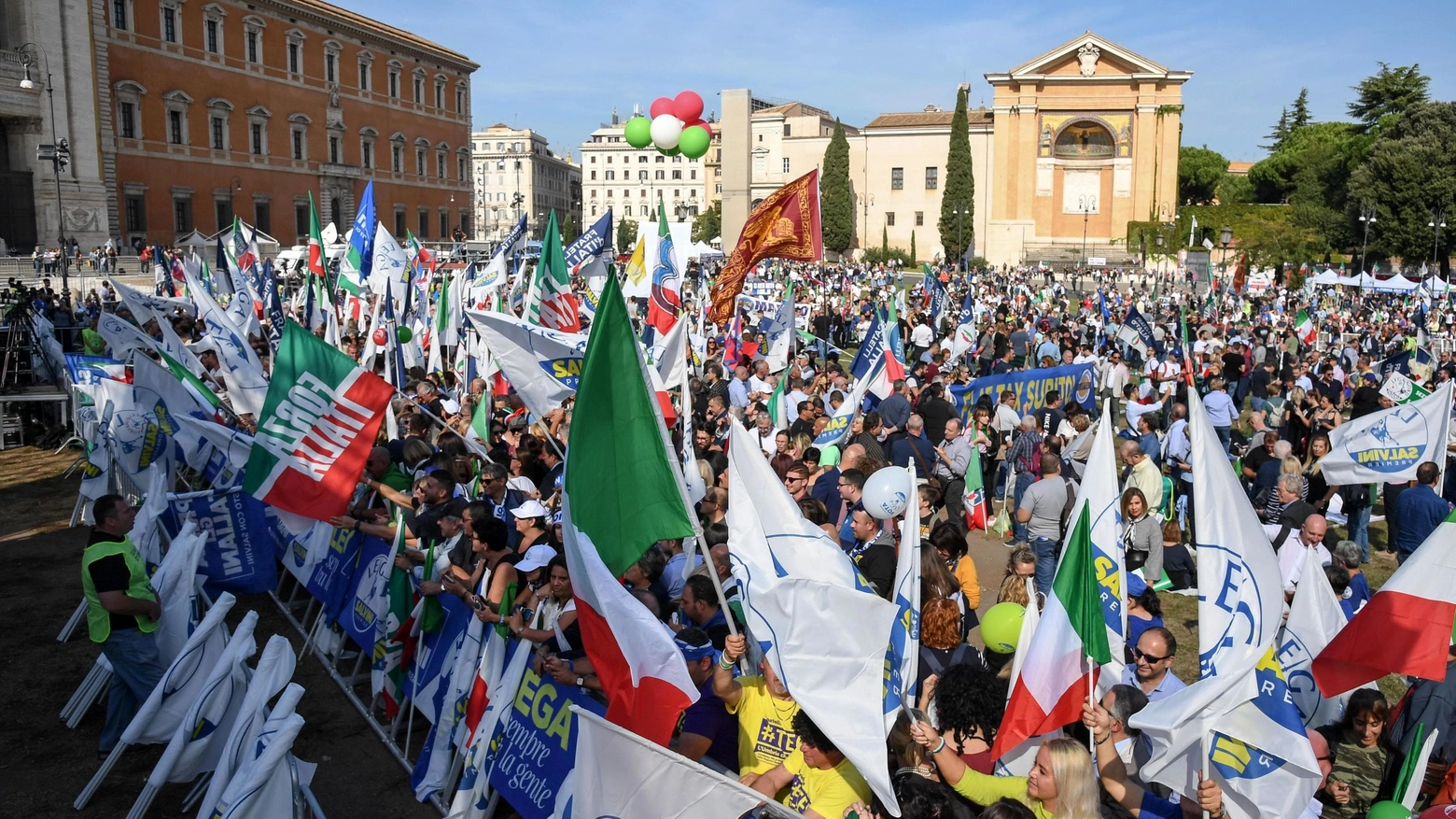 Una manifestazione a piazza San Giovanni a Roma (Ansa)