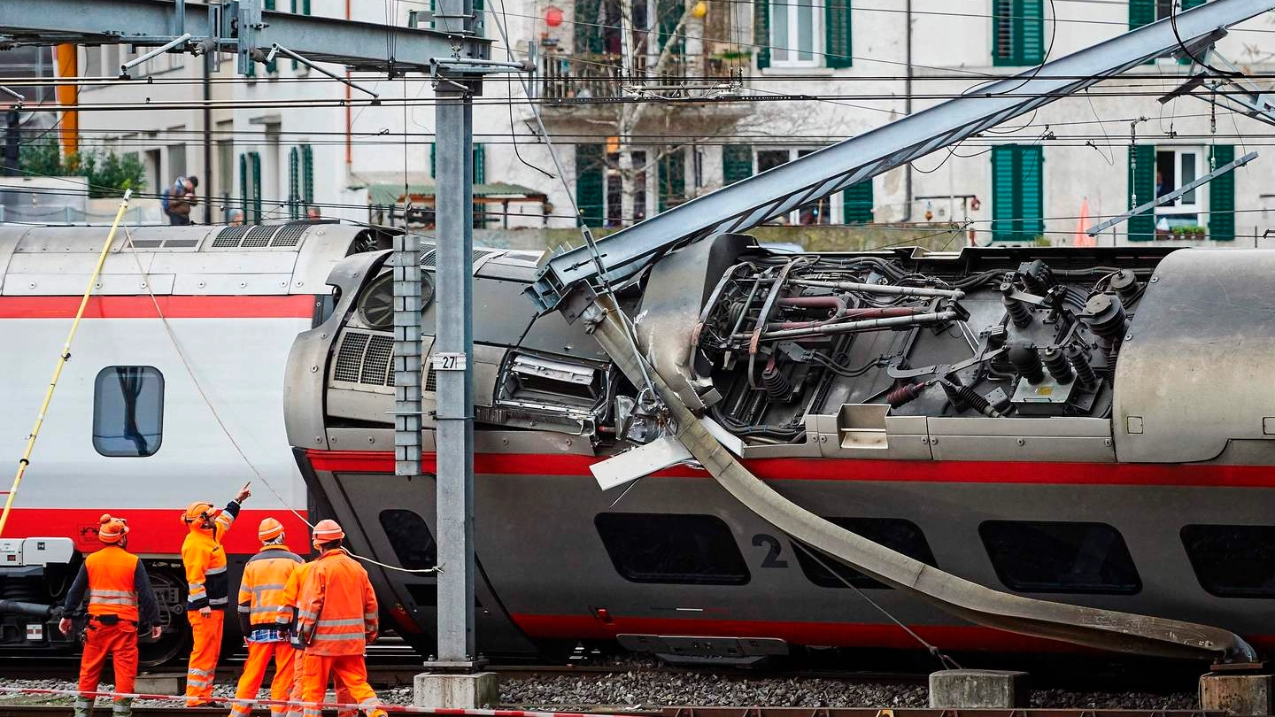 Svizzera, deraglia treno italiano a Lucerna (Afp)