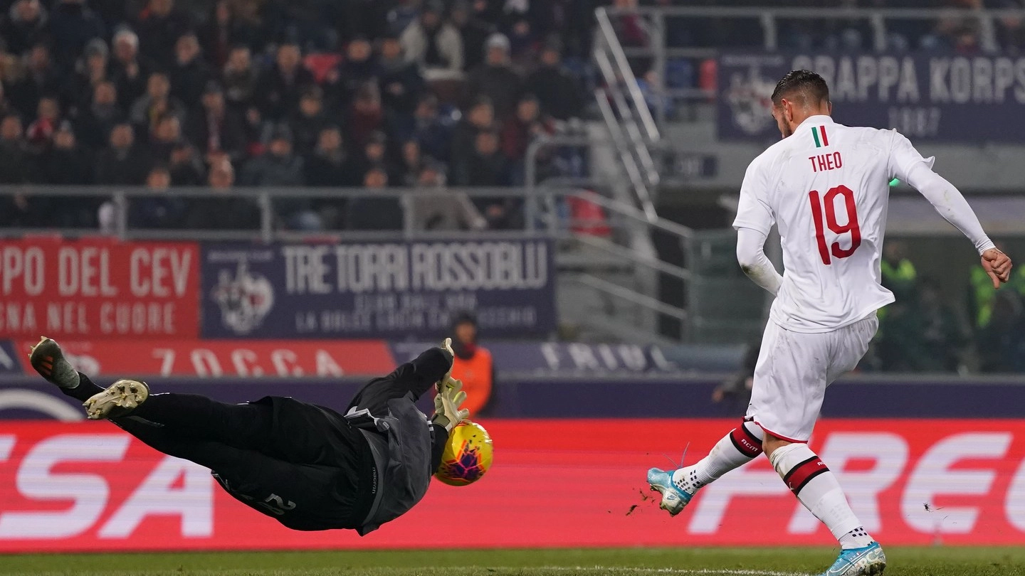Bologna-Milan, il gol di Hernandez (Lapresse)