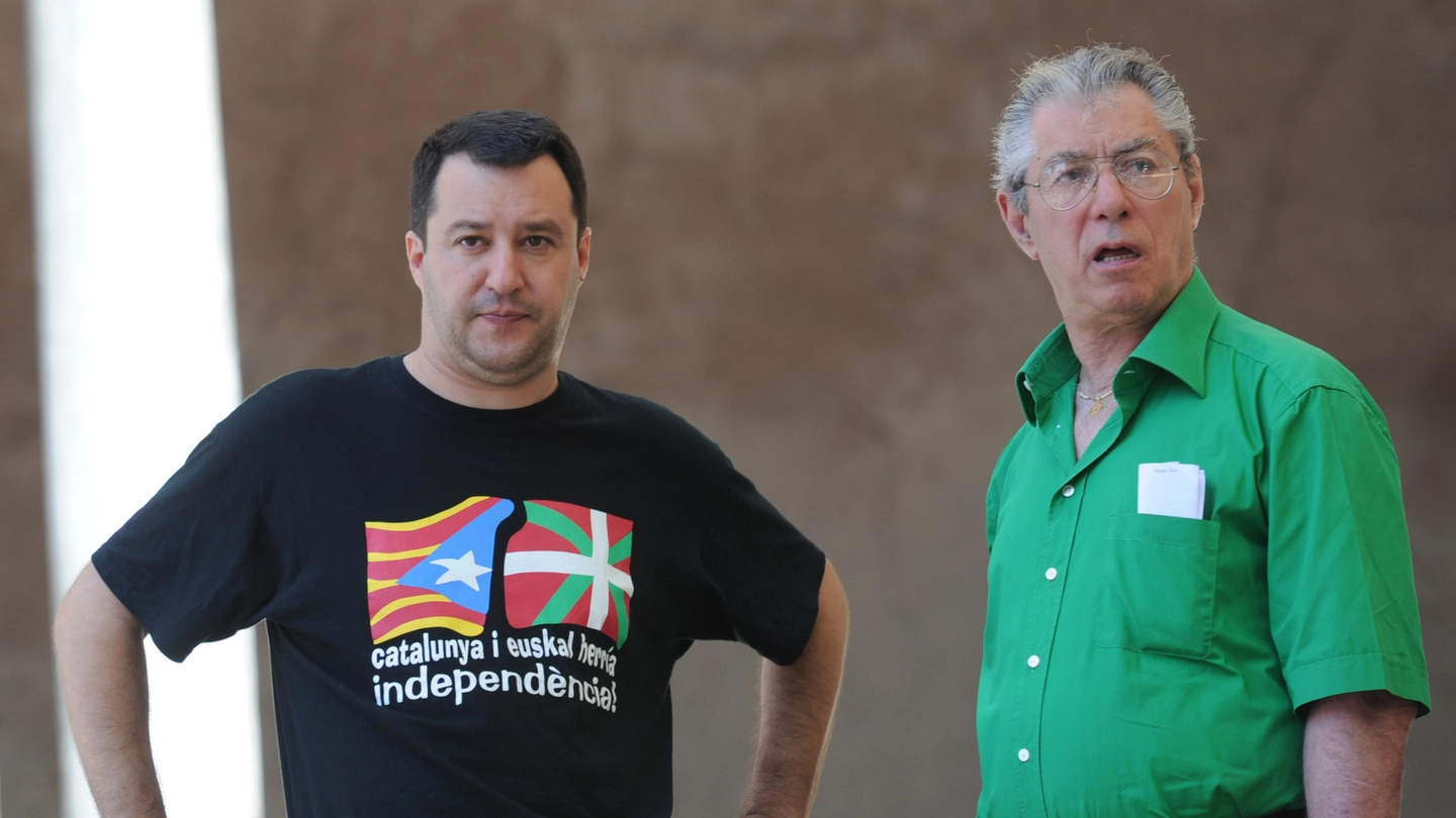 Una storica immagine di Umberto Bossi con Matteo Salvini 
