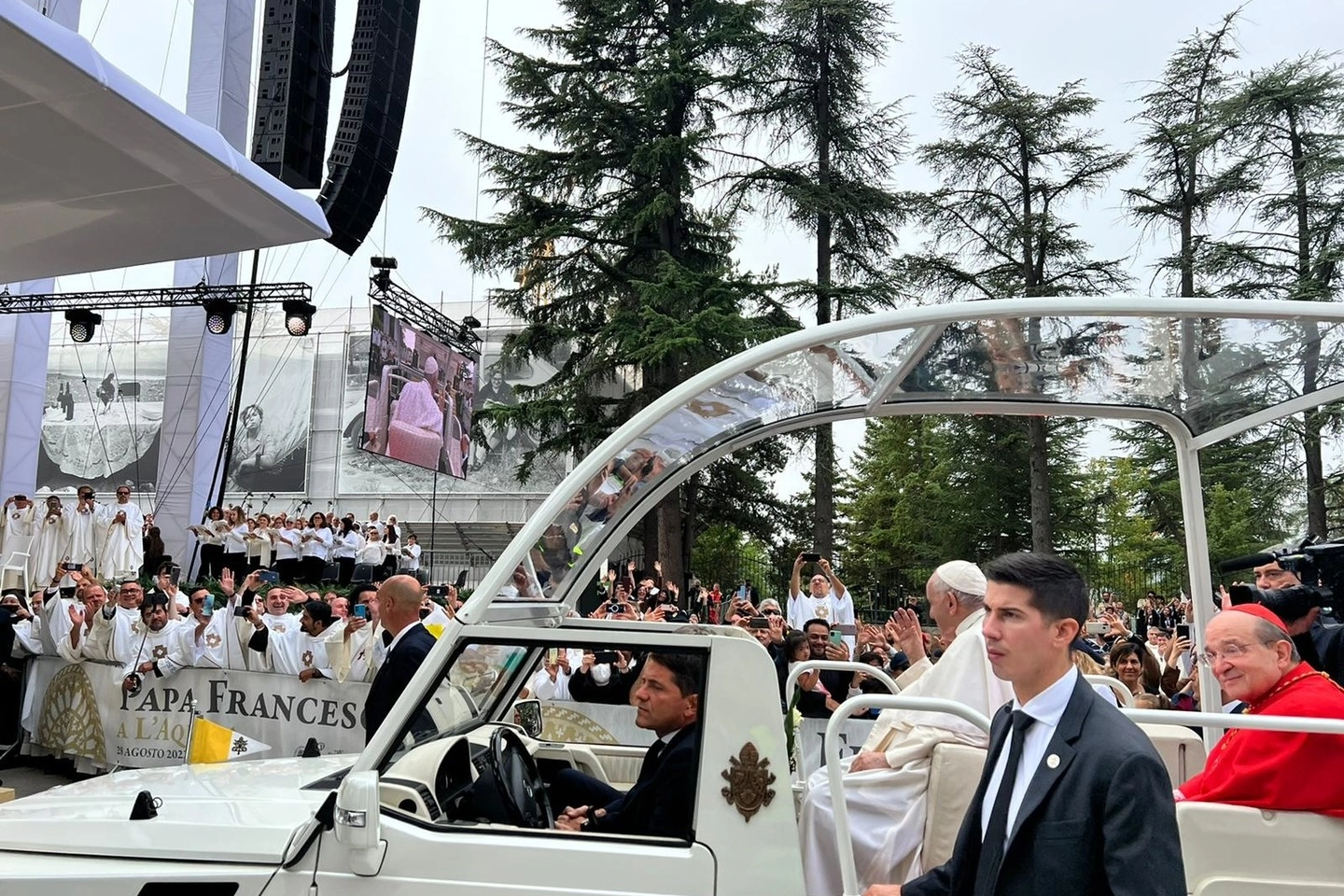 La grande accoglienza per Papa Francesco (Ansa)