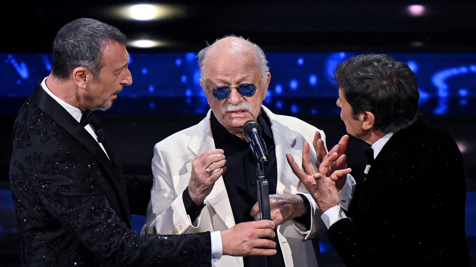 Gino Paoli con Amadeus e Gianni Morandi a Sanremo