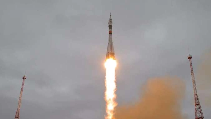 Soyuz con 3 astronauti agganciata a Iss