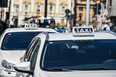 Taxi, quanto guadagna un tassista e costo della licenza