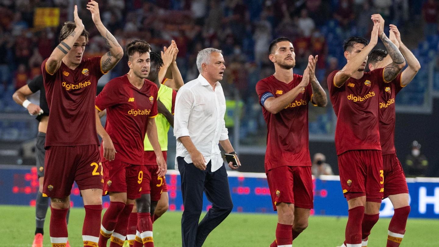 La Roma festeggia l'accesso alla fase a gironi di Conference League (Ansa)